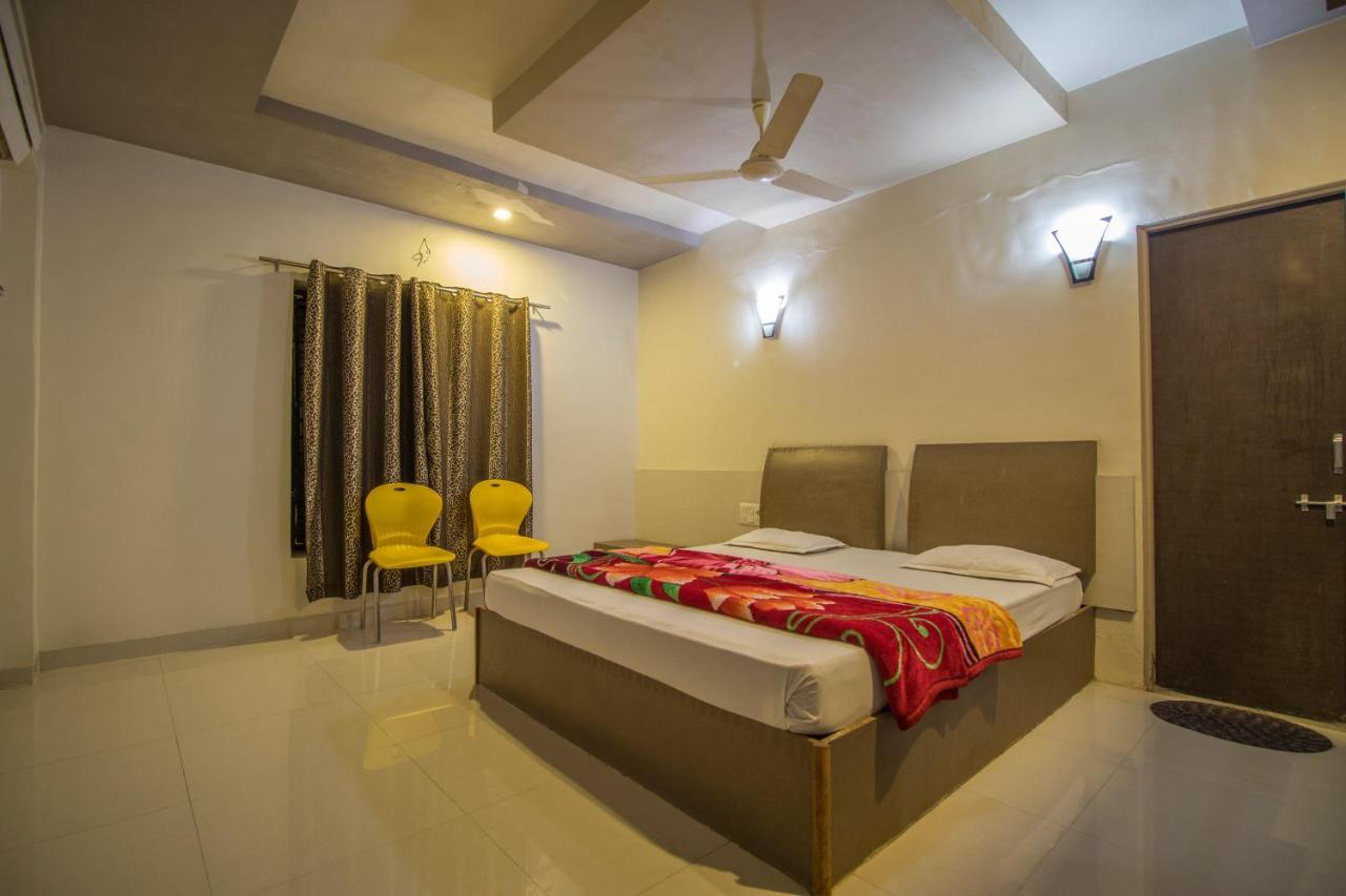 Hotel Yogiraj Palace Shegaon Zewnętrze zdjęcie