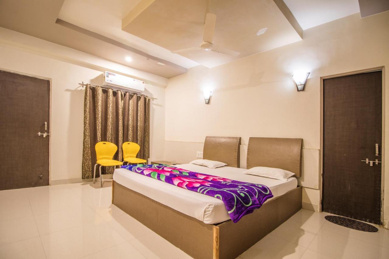 Hotel Yogiraj Palace Shegaon Zewnętrze zdjęcie