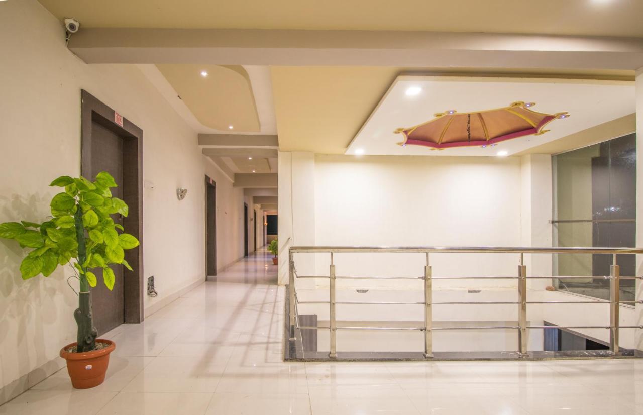 Hotel Yogiraj Palace Shegaon Zewnętrze zdjęcie