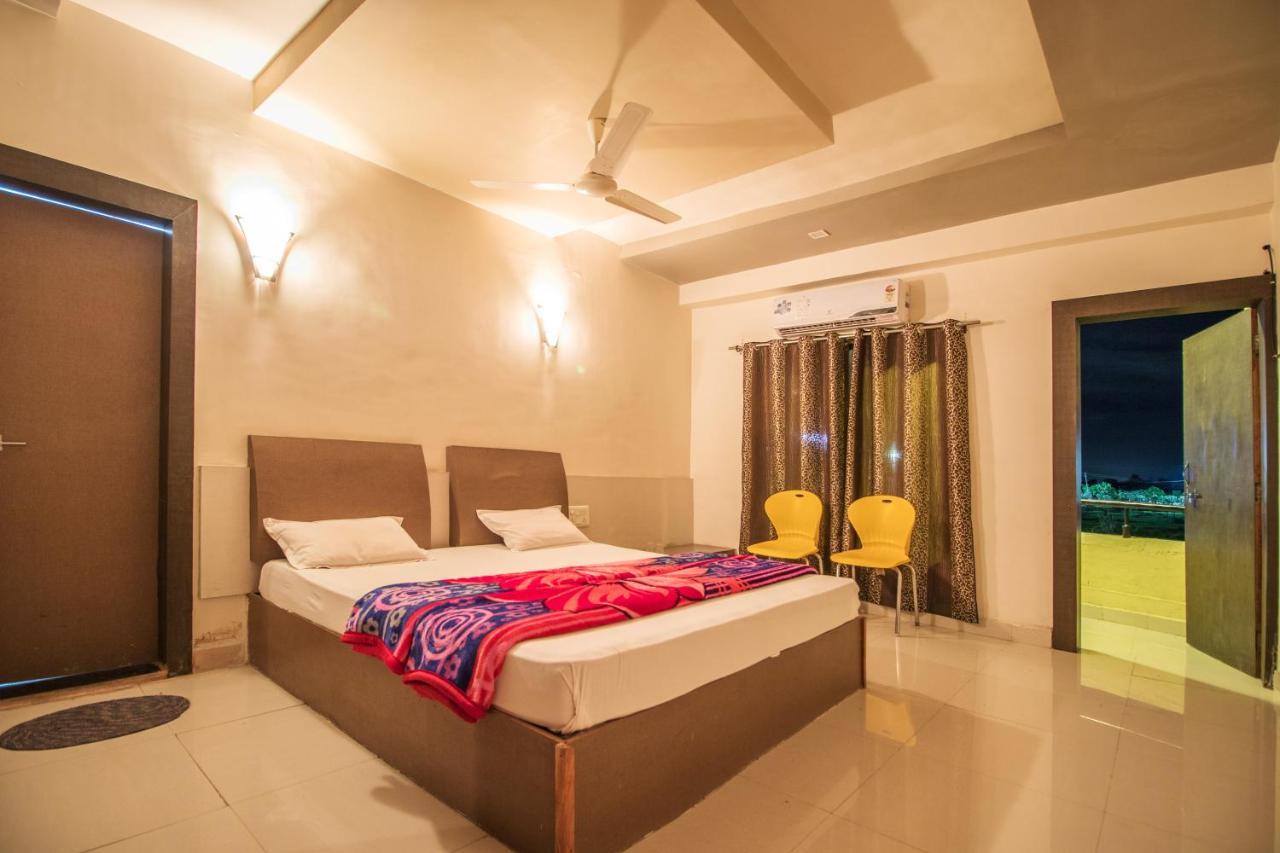 Hotel Yogiraj Palace Shegaon Zewnętrze zdjęcie